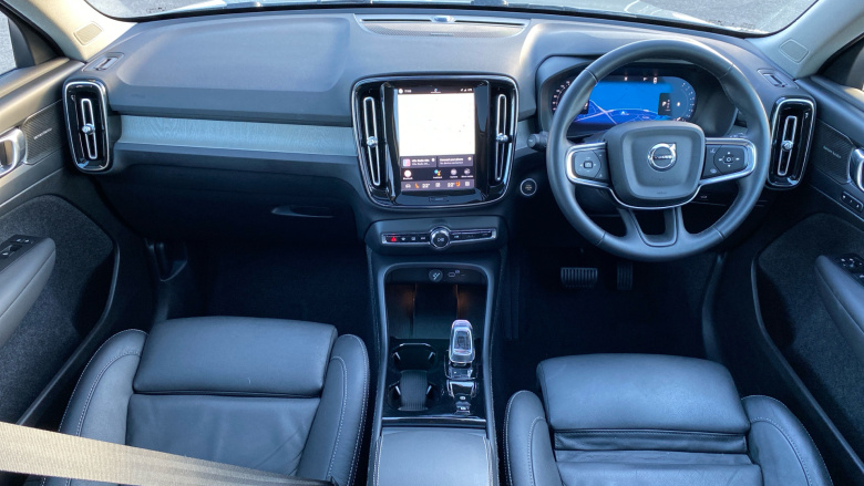 Volvo XC40 2.0 B4P Ultra Dark 5dr Auto Petrol Estate